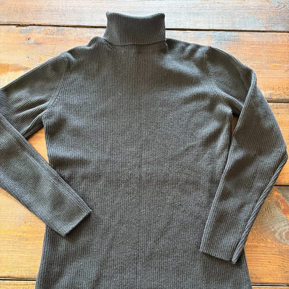 Classic Banana Republic turtleneck sweater made from 100% merino wool